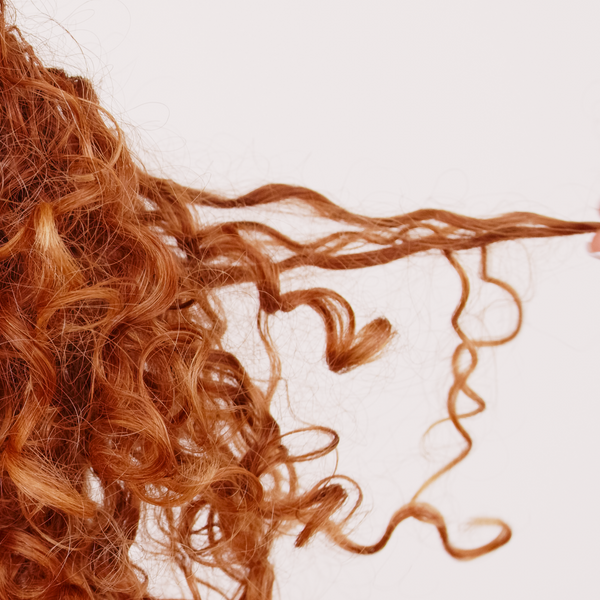 Coloration des cheveux bouclés : les précautions à prendre - Nuoo